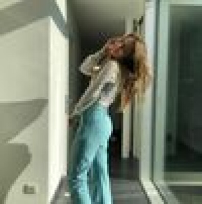 Estelle  zoekt een Kamer / Appartement / Studio in Gent