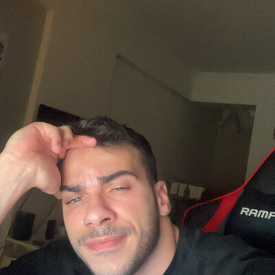 Mert zoekt een Kamer / Appartement / Studio in Gent