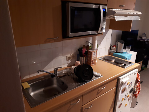 deel v.d. meubels te zien zijn niet inbegrepen (eventueel wel over te nemen)