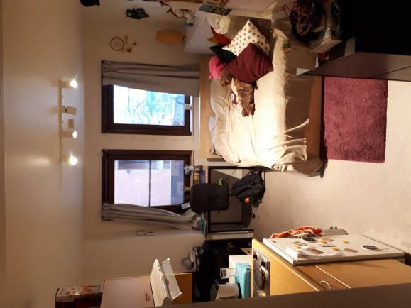 deel v.d. meubels te zien zijn niet inbegrepen (eventueel wel over te nemen)