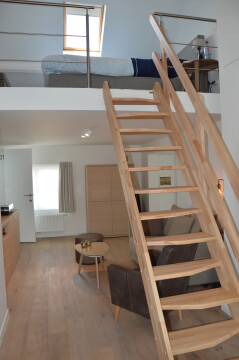 trap naar slaapgedeelte