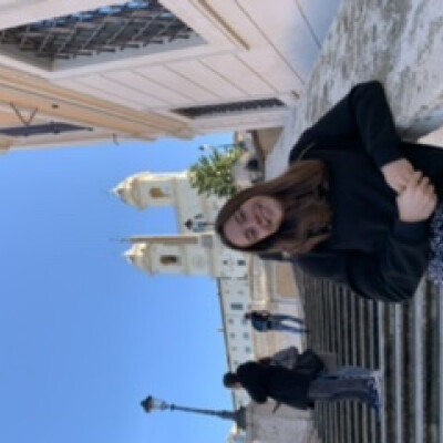 Camille  zoekt een Kamer / Appartement / Studio in Gent