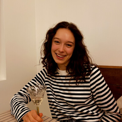 Nina zoekt een Kamer / Appartement / Studio in Gent