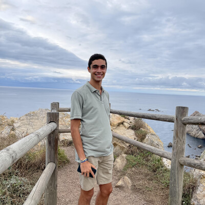 Carlos zoekt een Kamer / Appartement / Studio in Gent