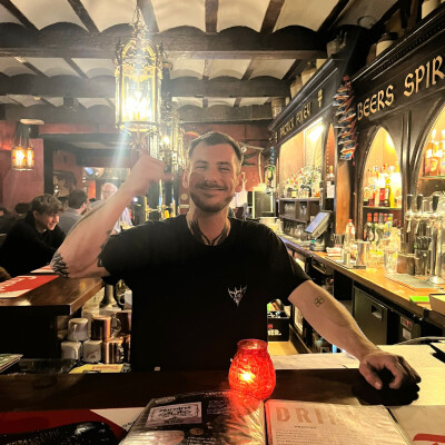 Maxime zoekt een Appartement / Studio in Gent