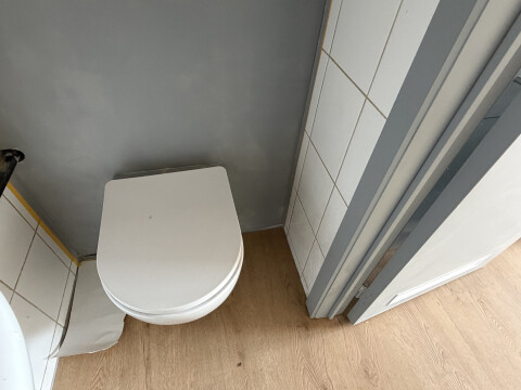 hangtoilet
