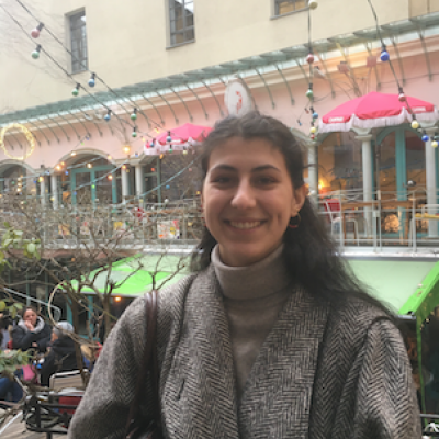 Sophie  zoekt een Kamer / Appartement / Studio in Gent