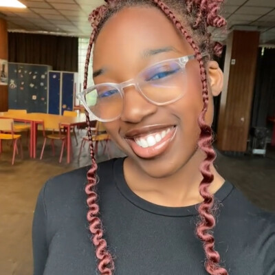 Daniella  zoekt een Kamer / Appartement / Studio in Gent