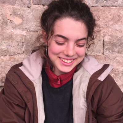 Claudia zoekt een Kamer / Appartement / Studio in Gent