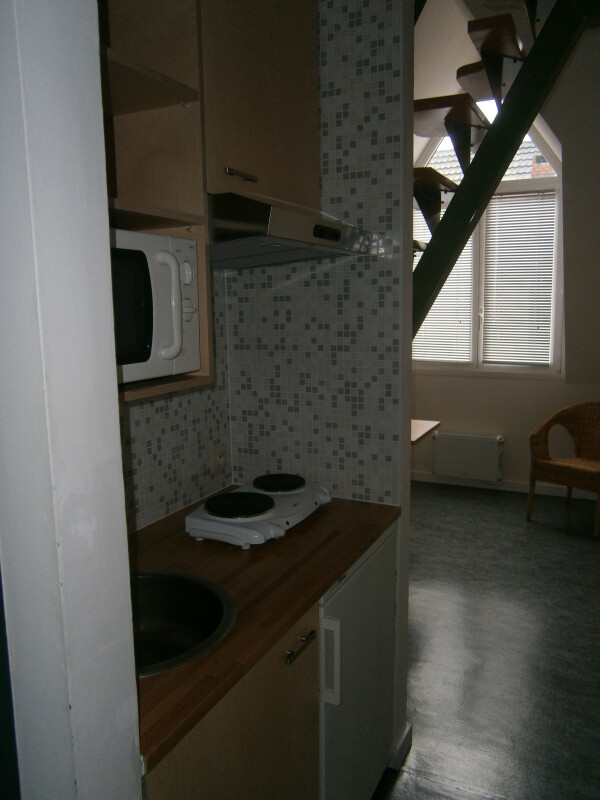 inkom met kitchenette en leefruimte