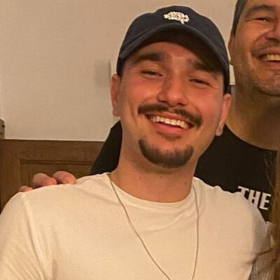 Nicholas zoekt een Kamer / Appartement / Studio in Gent