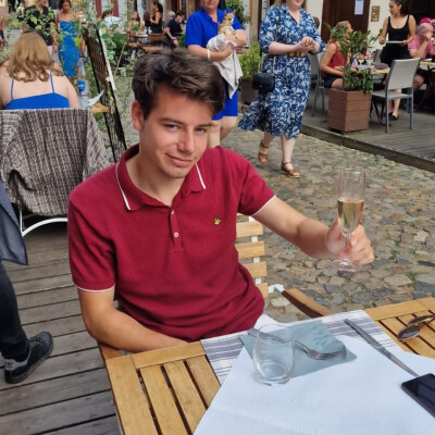 Daan zoekt een Kamer / Appartement / Studio in Gent